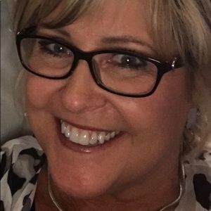 Meet your Posher, Denise